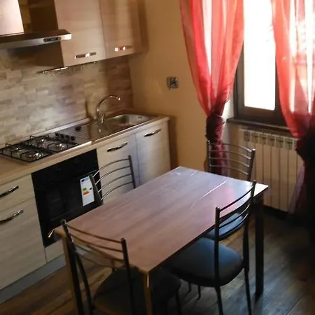 Garibaldi Bilocale E Monolocale In Centro A Terzo E Piano Διαμέρισμα