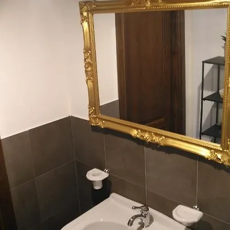 Garibaldi Bilocale E Monolocale In Centro A Terzo E Piano Διαμέρισμα Φολίνιο