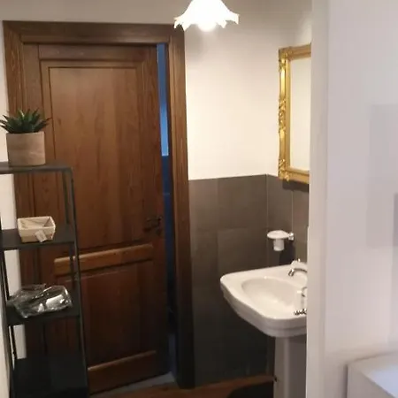 Garibaldi Bilocale E Monolocale In Centro A Terzo E Piano Διαμέρισμα Φολίνιο