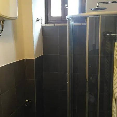 Garibaldi Bilocale E Monolocale In Centro A Terzo E Piano 아파트 *