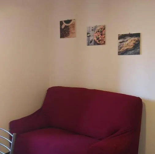 Garibaldi Bilocale E Monolocale In Centro A Terzo E Piano Foligno