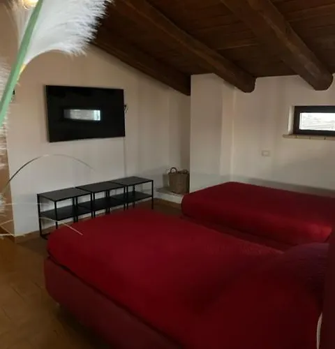 Garibaldi Bilocale E Monolocale In Centro A Terzo E Piano