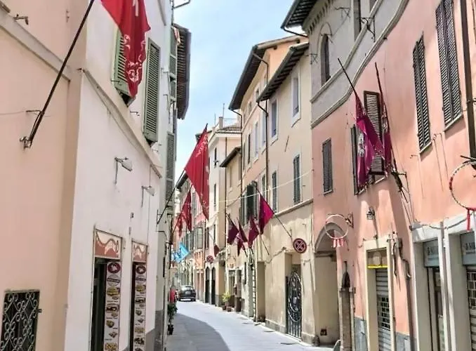 Garibaldi Bilocale E Monolocale In Centro A Terzo E Piano * Foligno